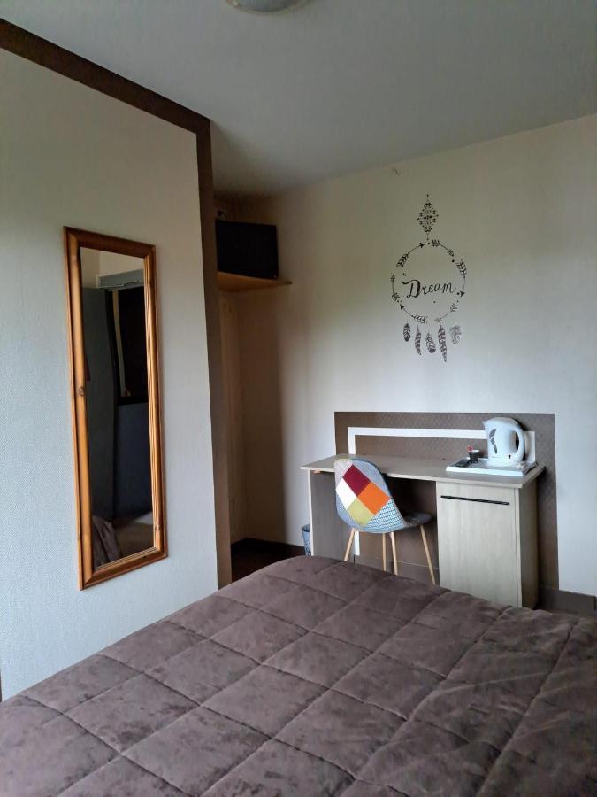 Hotel Le Petit Pecheur Saint-Florent-le-Vieil Esterno foto