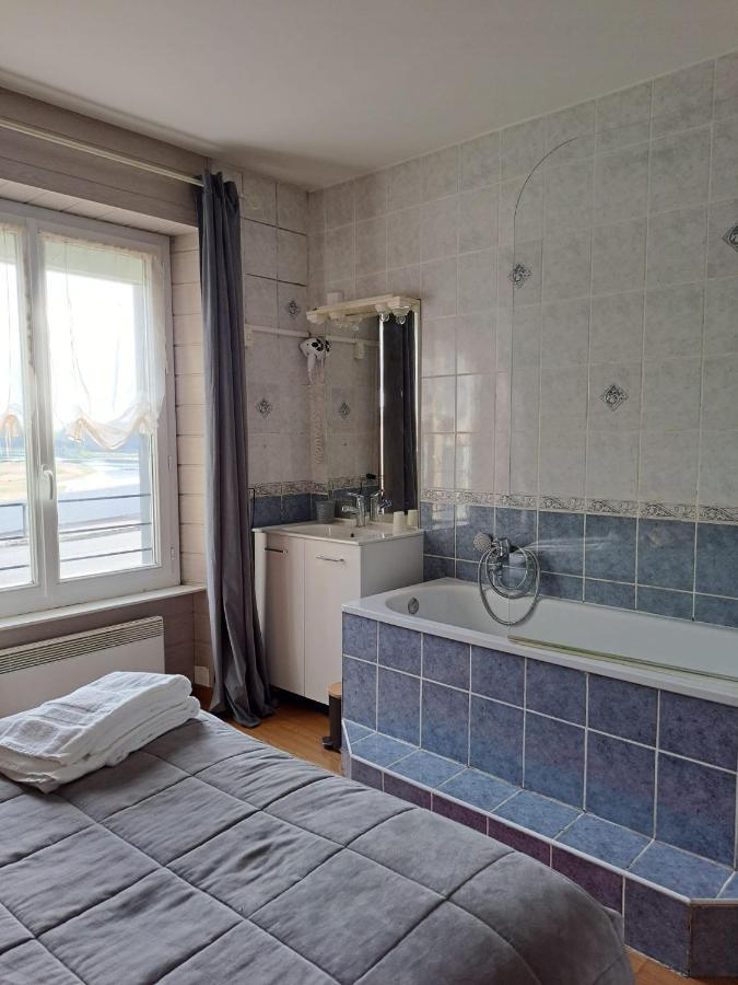Hotel Le Petit Pecheur Saint-Florent-le-Vieil Esterno foto