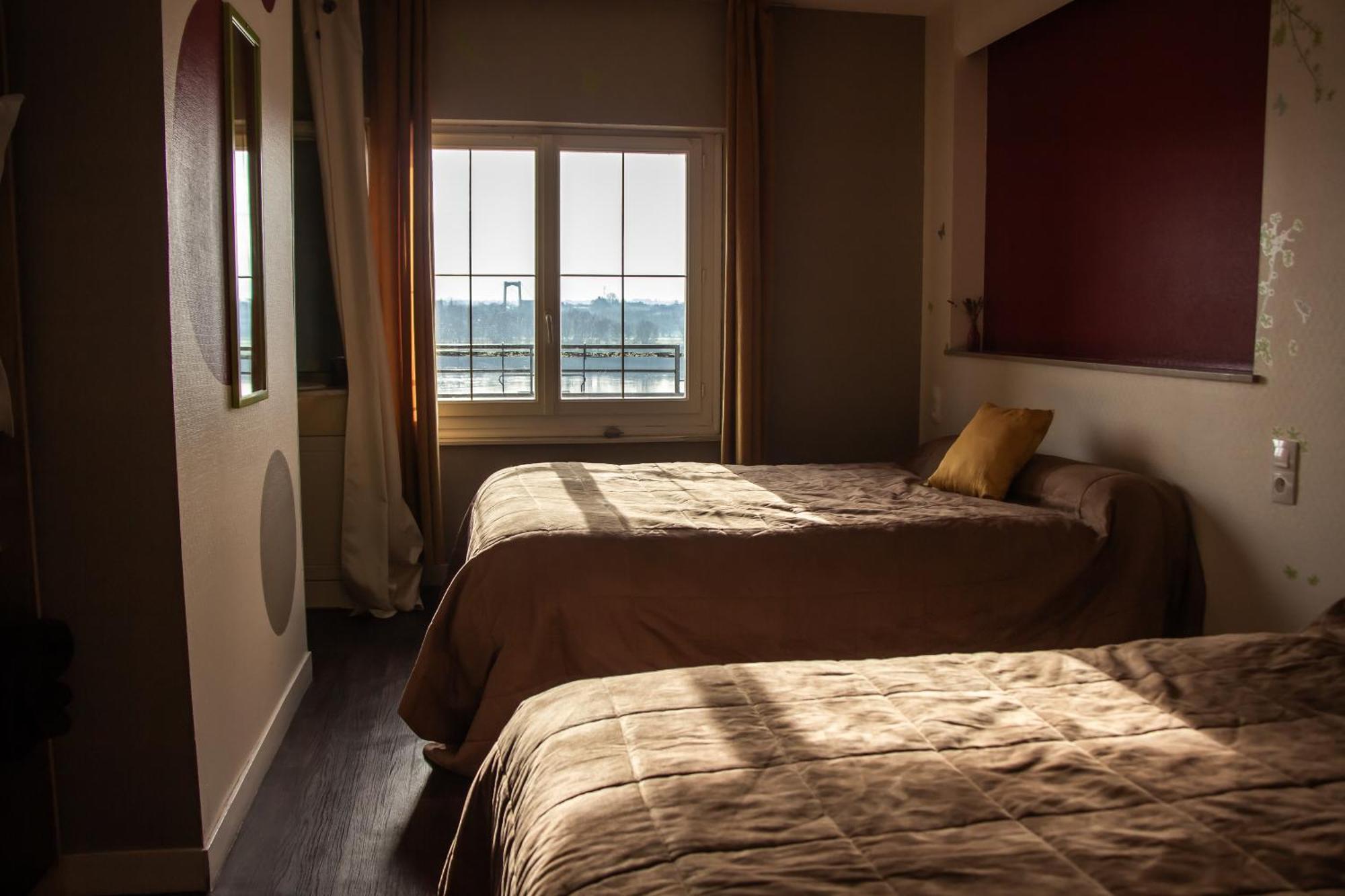 Hotel Le Petit Pecheur Saint-Florent-le-Vieil Esterno foto