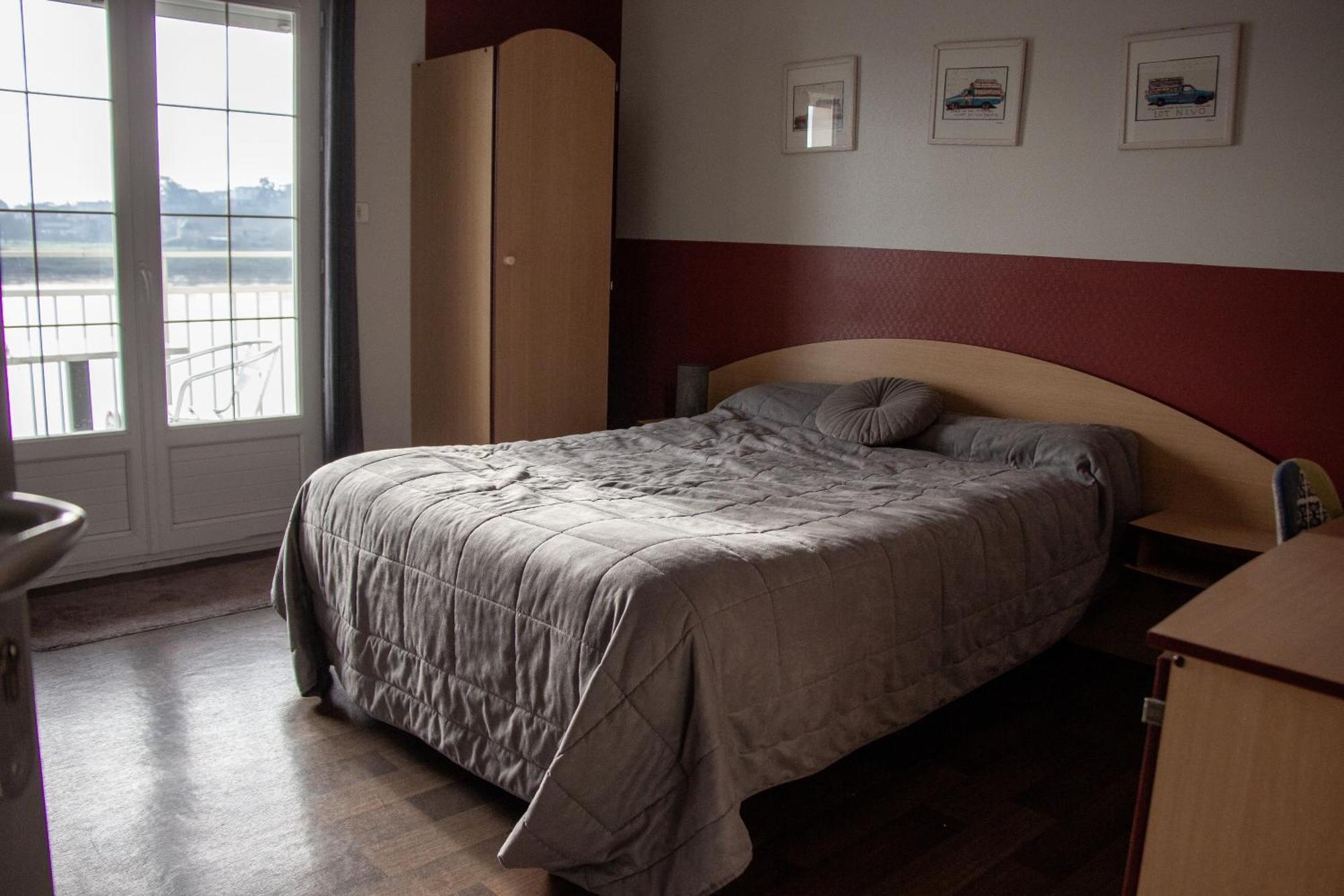 Hotel Le Petit Pecheur Saint-Florent-le-Vieil Esterno foto