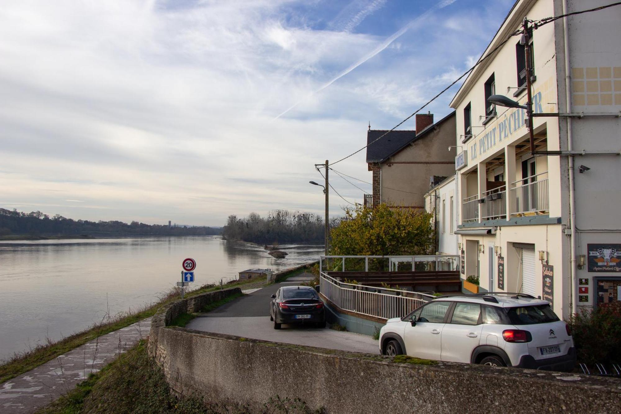 Hotel Le Petit Pecheur Saint-Florent-le-Vieil Esterno foto
