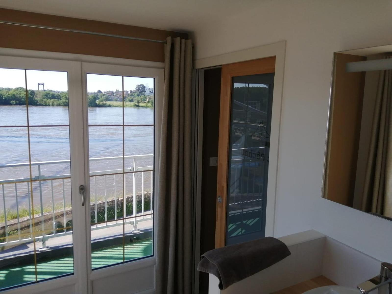 Hotel Le Petit Pecheur Saint-Florent-le-Vieil Esterno foto