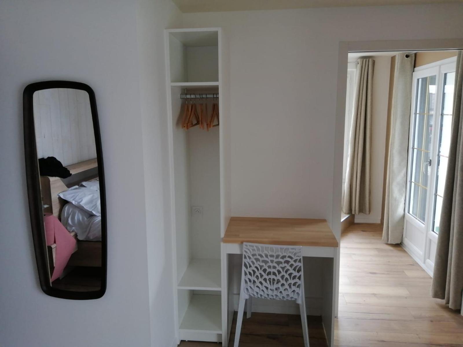 Hotel Le Petit Pecheur Saint-Florent-le-Vieil Esterno foto