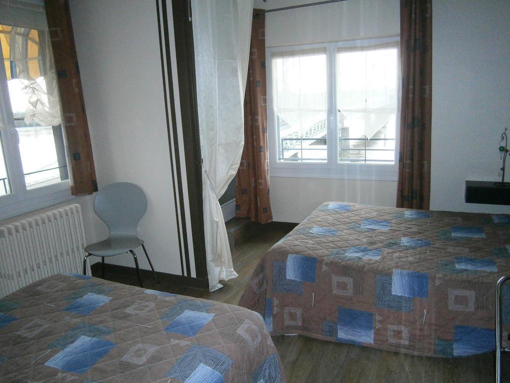 Hotel Le Petit Pecheur Saint-Florent-le-Vieil Esterno foto