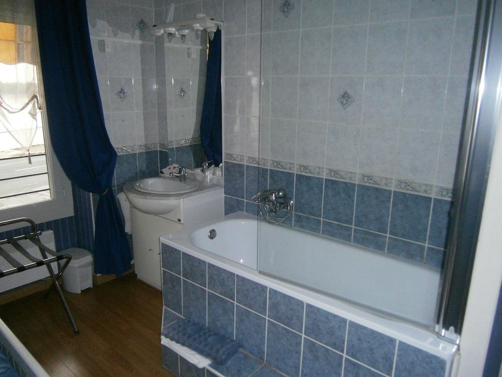 Hotel Le Petit Pecheur Saint-Florent-le-Vieil Esterno foto