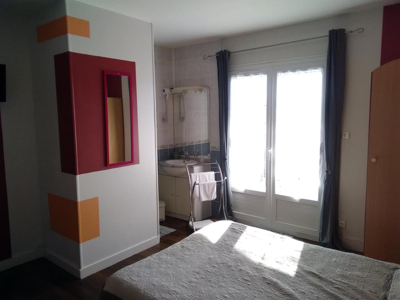 Hotel Le Petit Pecheur Saint-Florent-le-Vieil Esterno foto