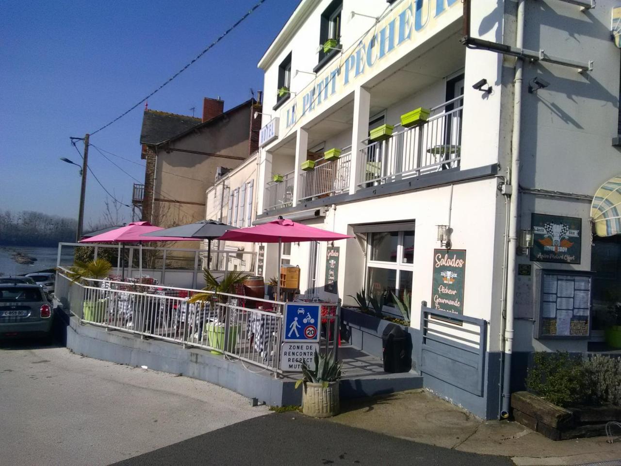 Hotel Le Petit Pecheur Saint-Florent-le-Vieil Esterno foto